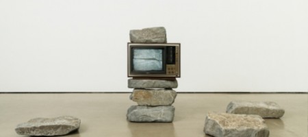 붙임 1-1. Park Hyunki, Untitled (TV Stone Tower), 1982. Video, color, silent, CRT monitor, stones. Dimensions variable. Guggenheim Abu Dhabi. © Park Hyunki. Photo courtesy of Guggenheim Abu Dhabi.jpg